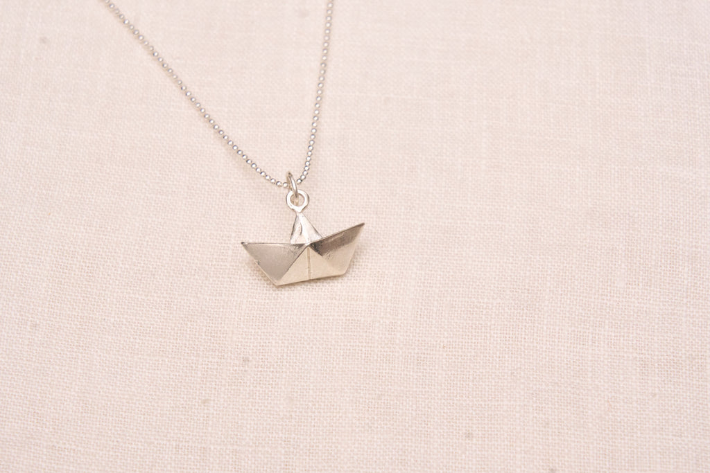 Boat necklace