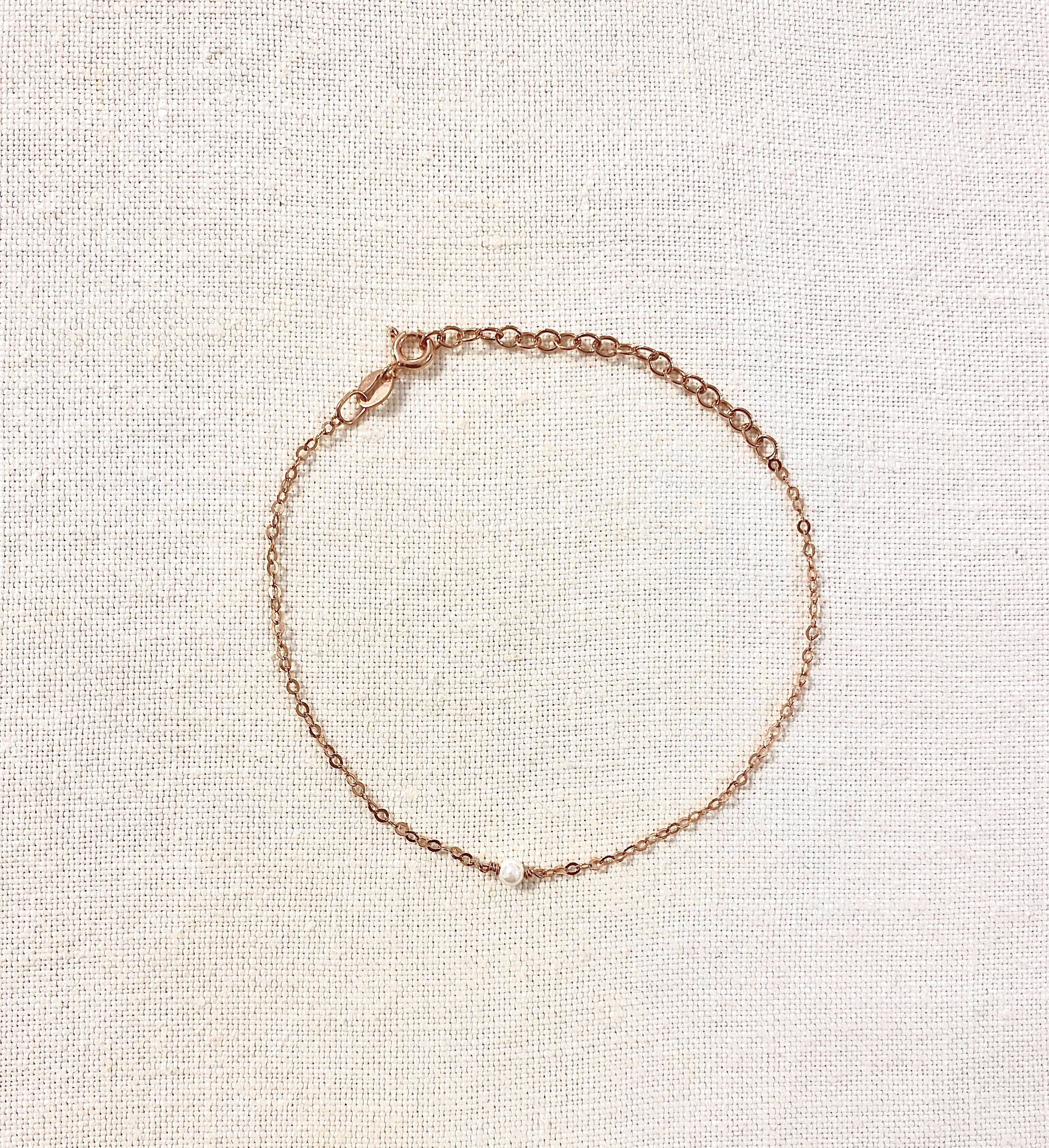 One little pearl bracelet with a white sweet water pearl