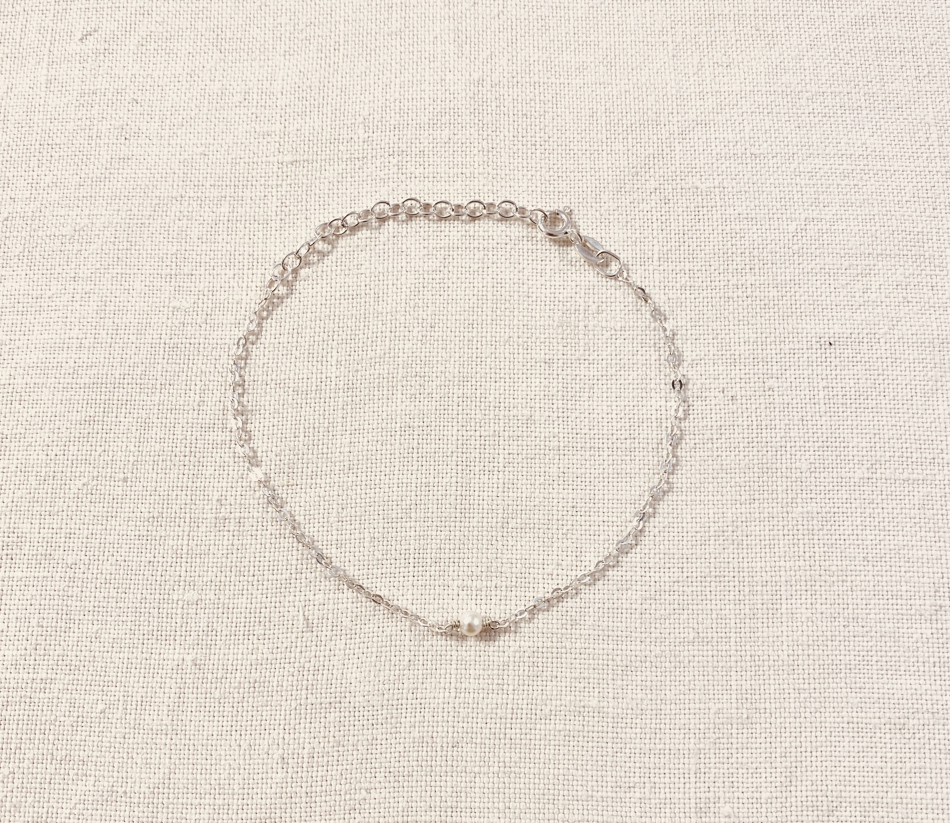 One little pearl bracelet with a white sweet water pearl