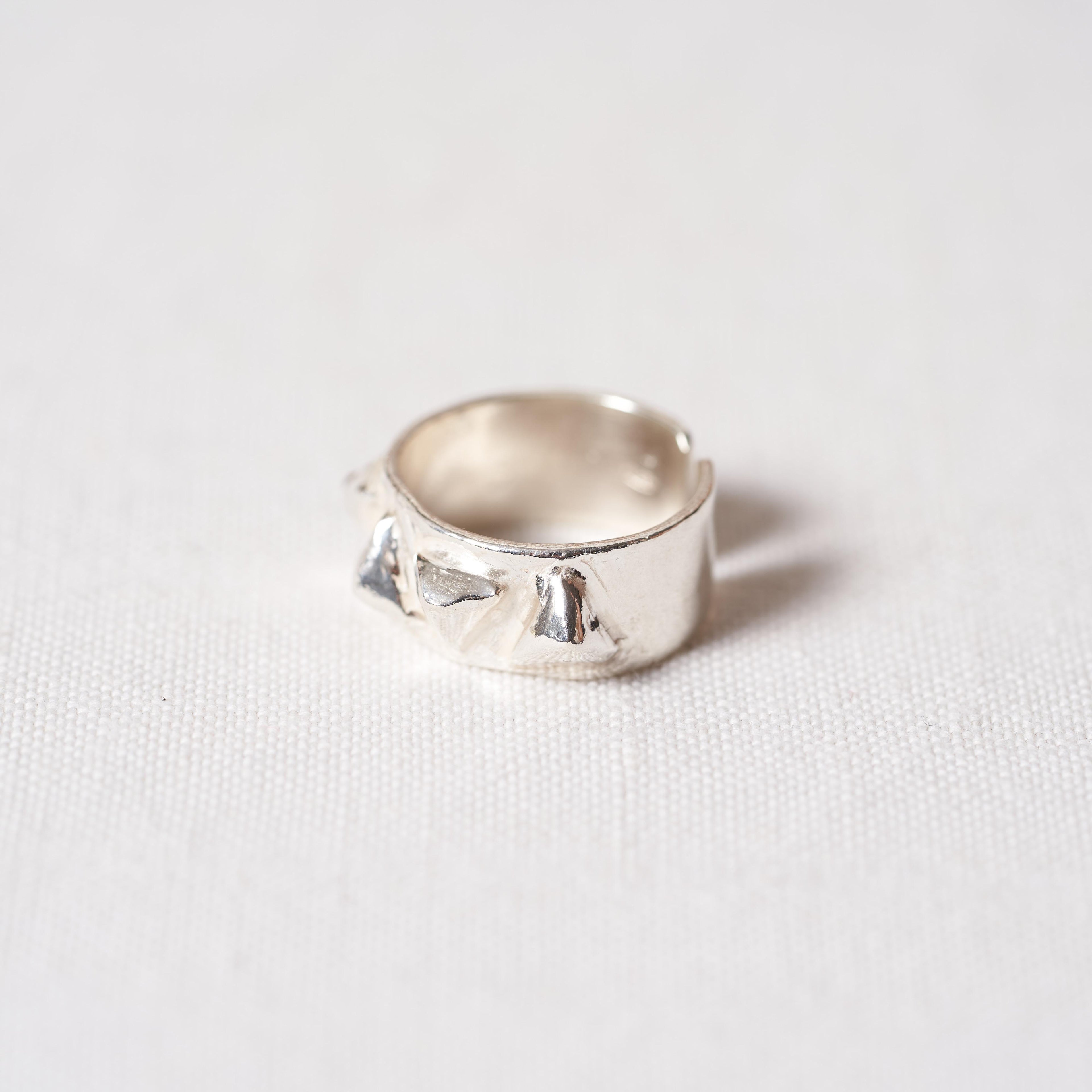 Pyramid ring