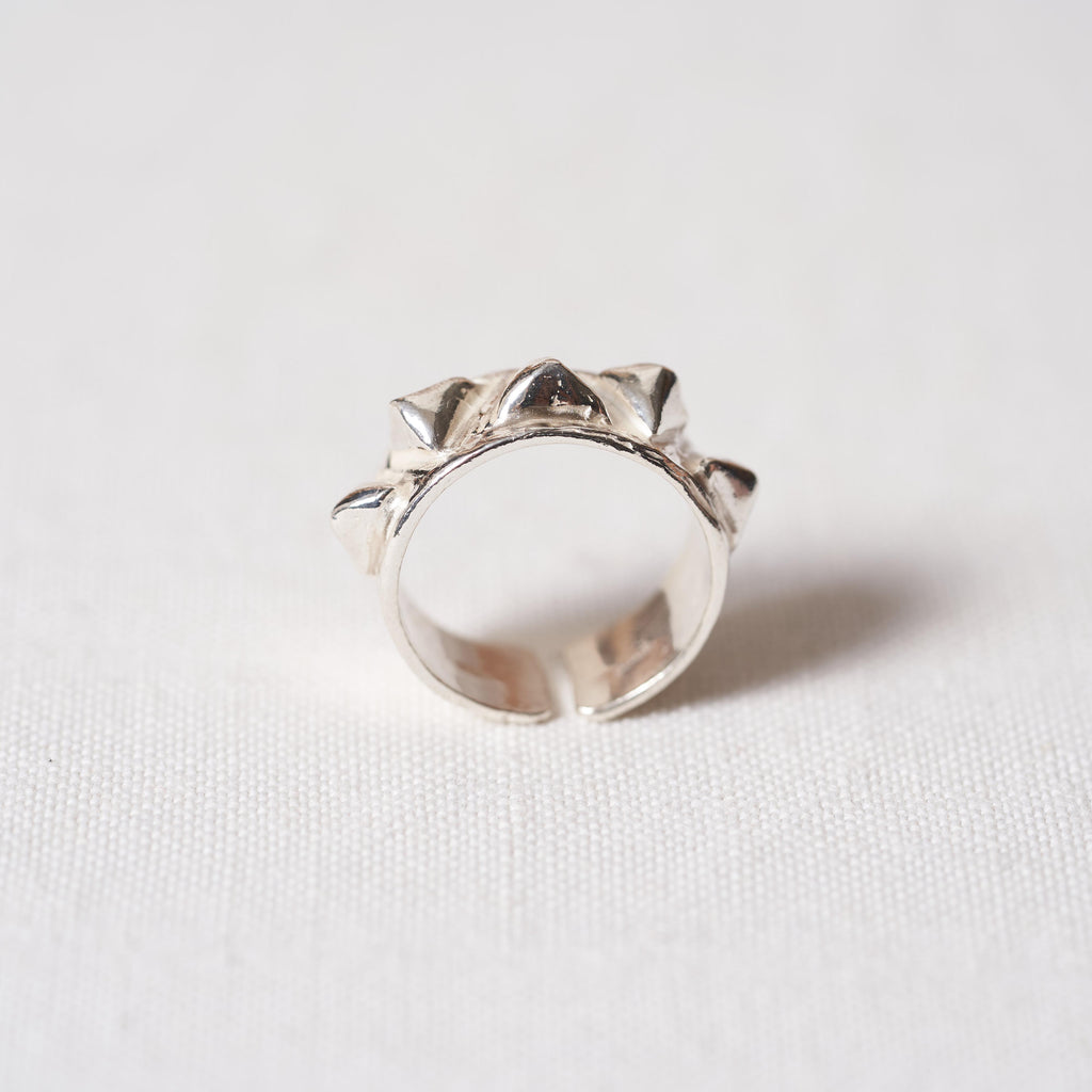 Pyramid ring