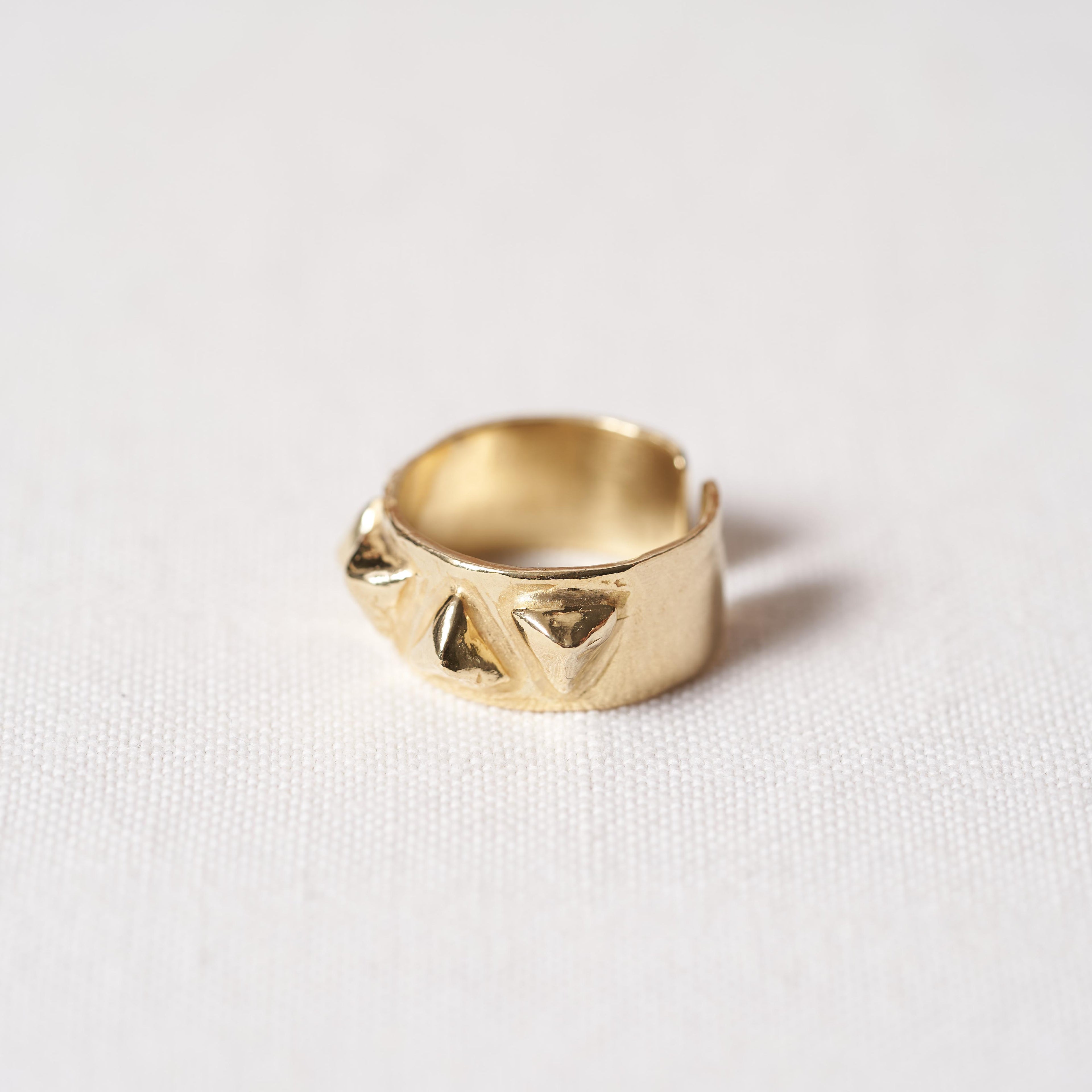 Pyramid ring