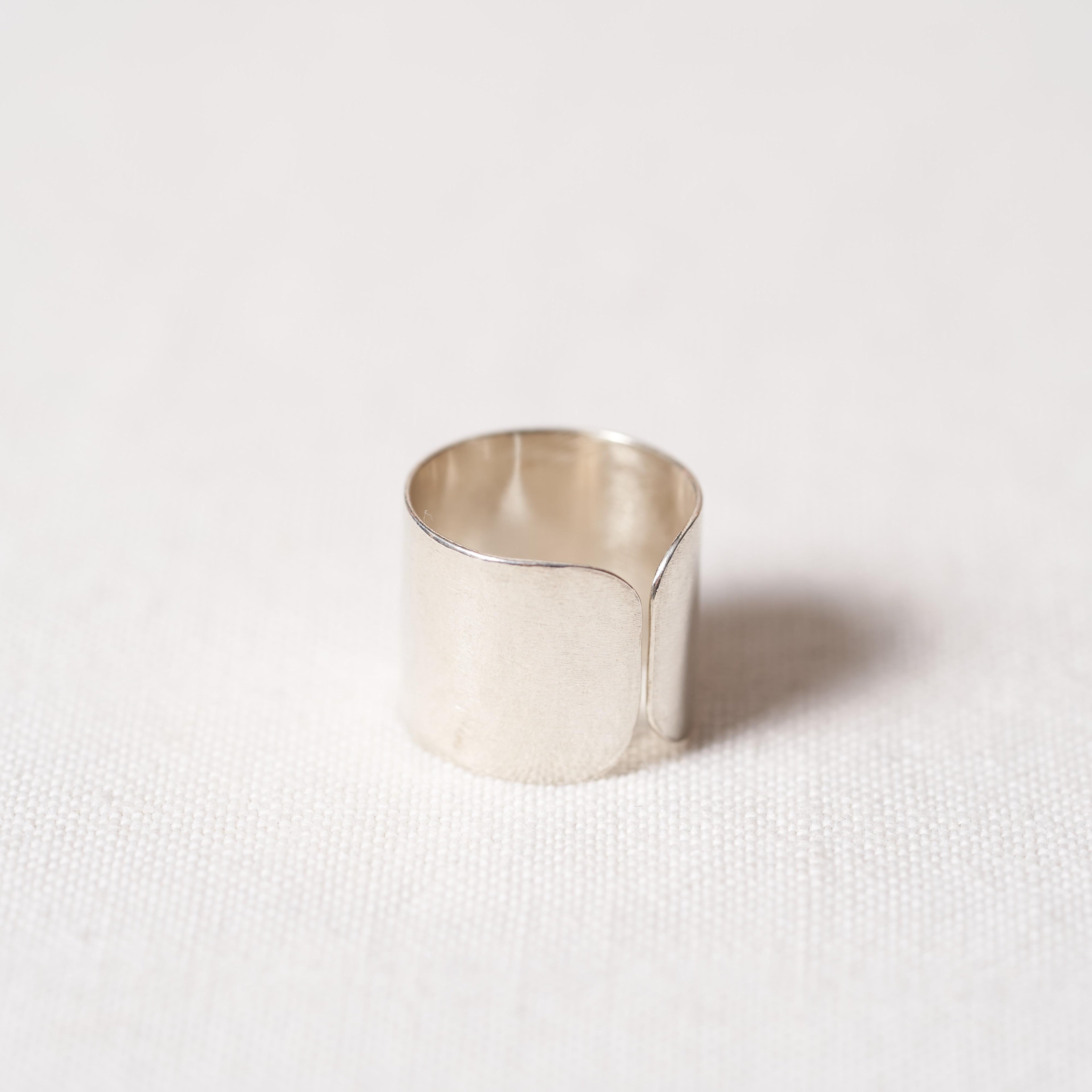 Open ring in silver