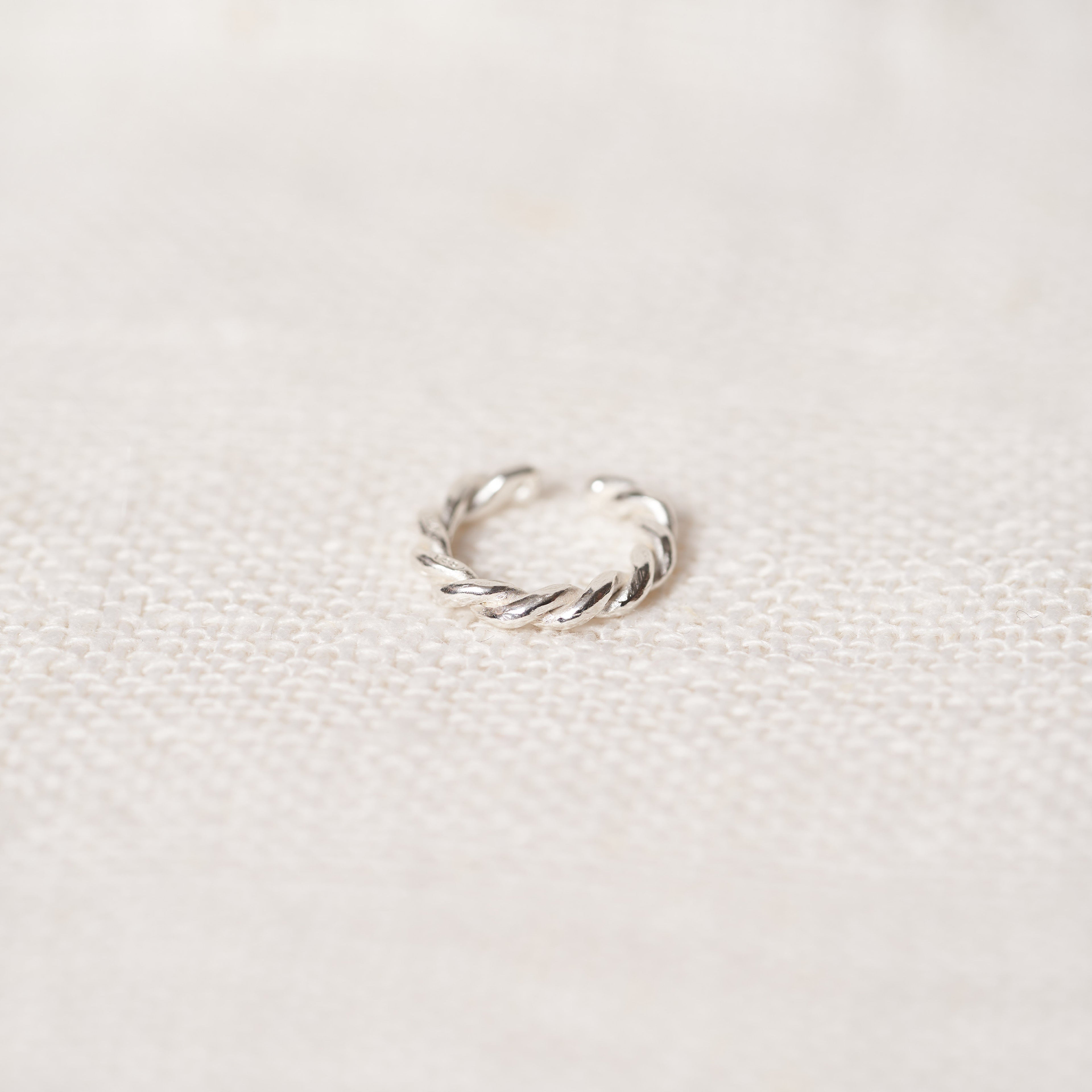 Twist Earcuff