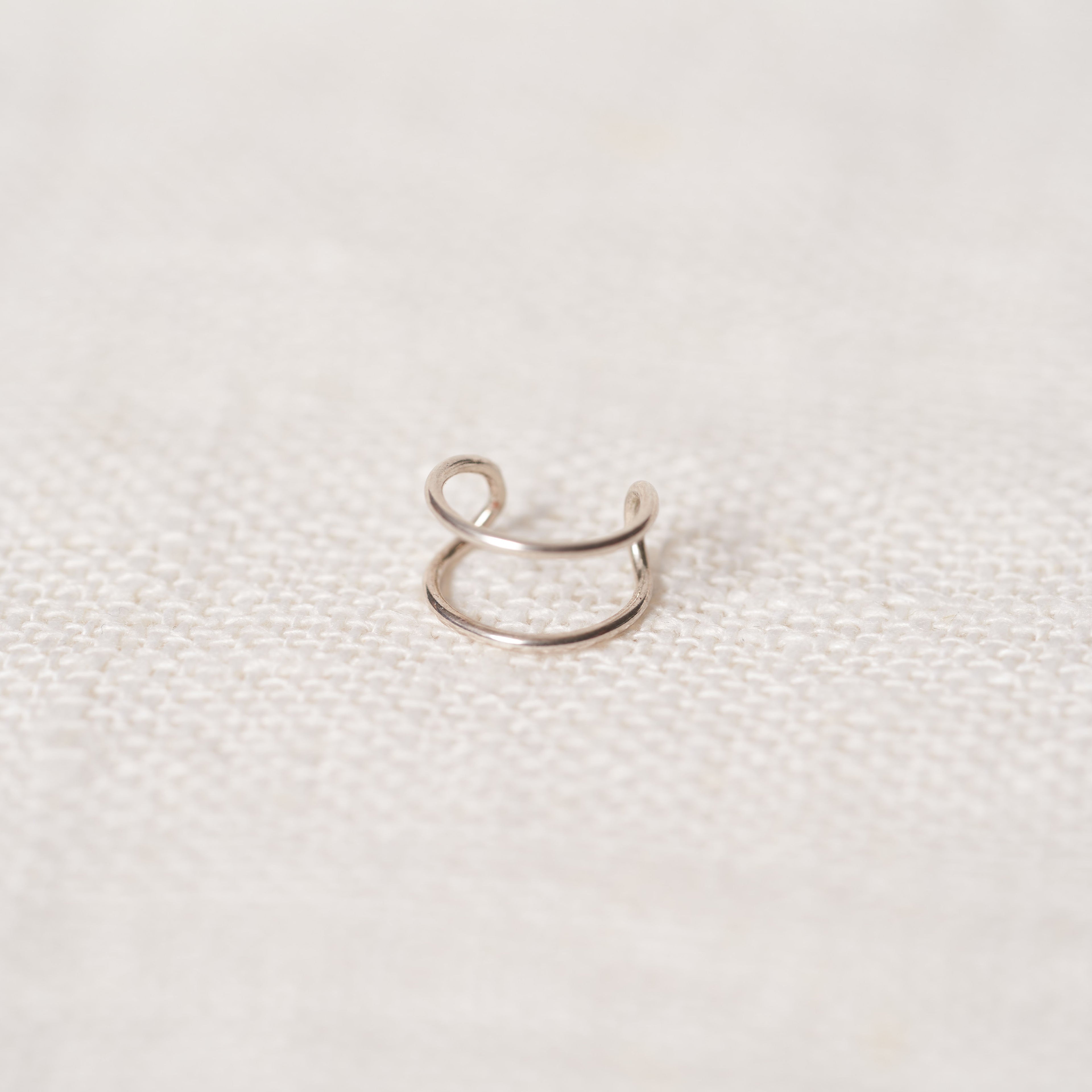 Circles in the sand earcuff